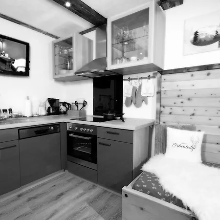 Eberl's Zirbenlodge Apartment *