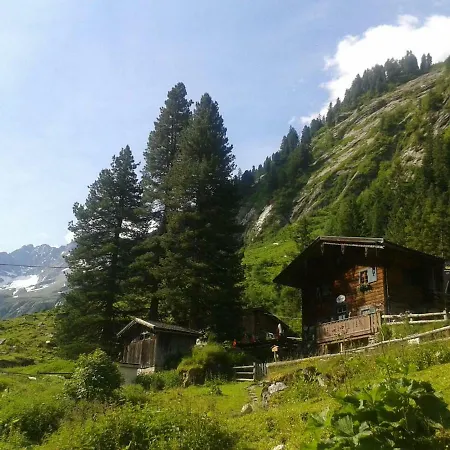 Eberl's Zirbenlodge Ginzling