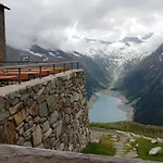 Apartment Eberl's Zirbenlodge Ginzling